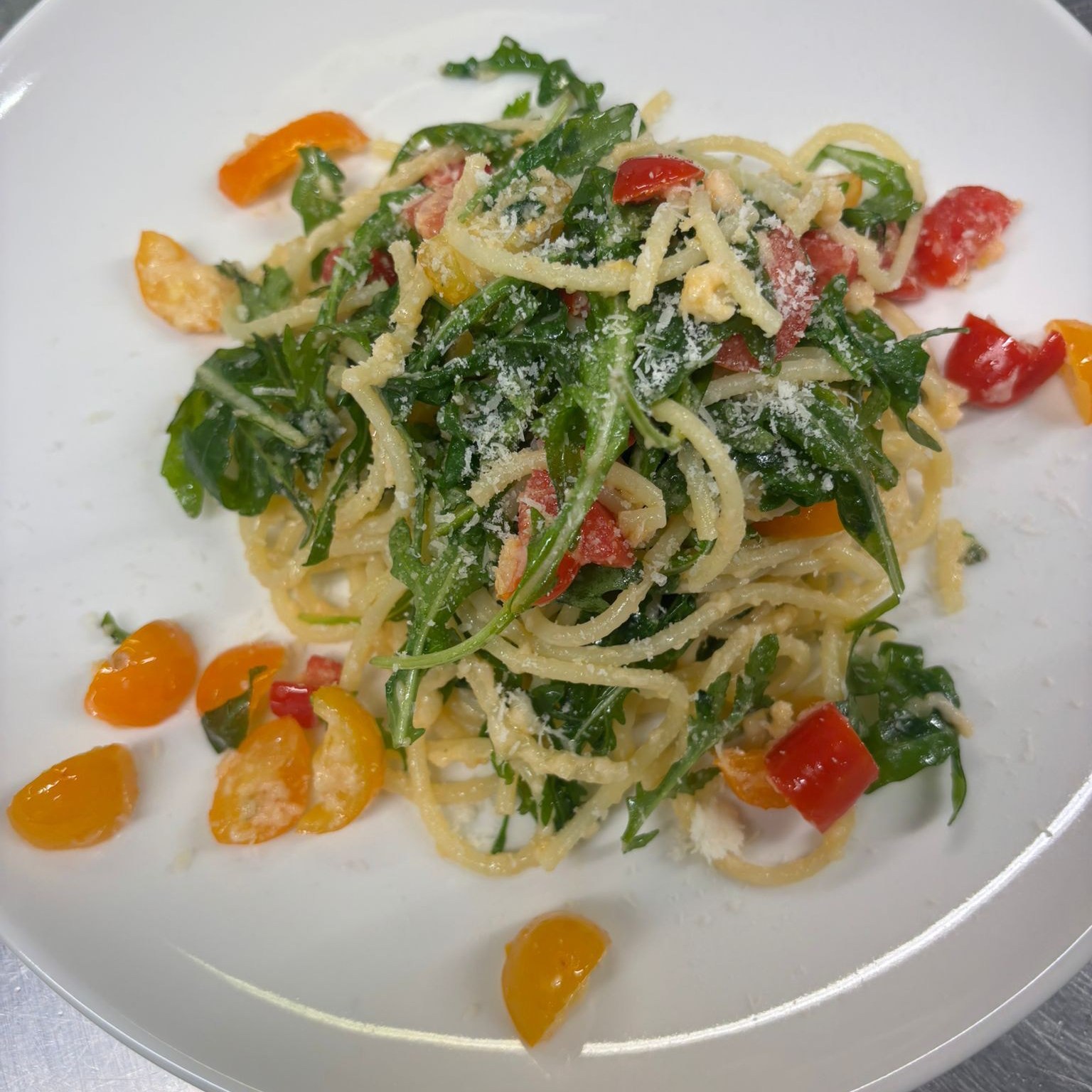 spaghetti verdure e pomodorini bar Venezia